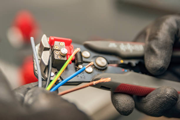 Best Circuit Breaker Repair  in Waynesboro, TN